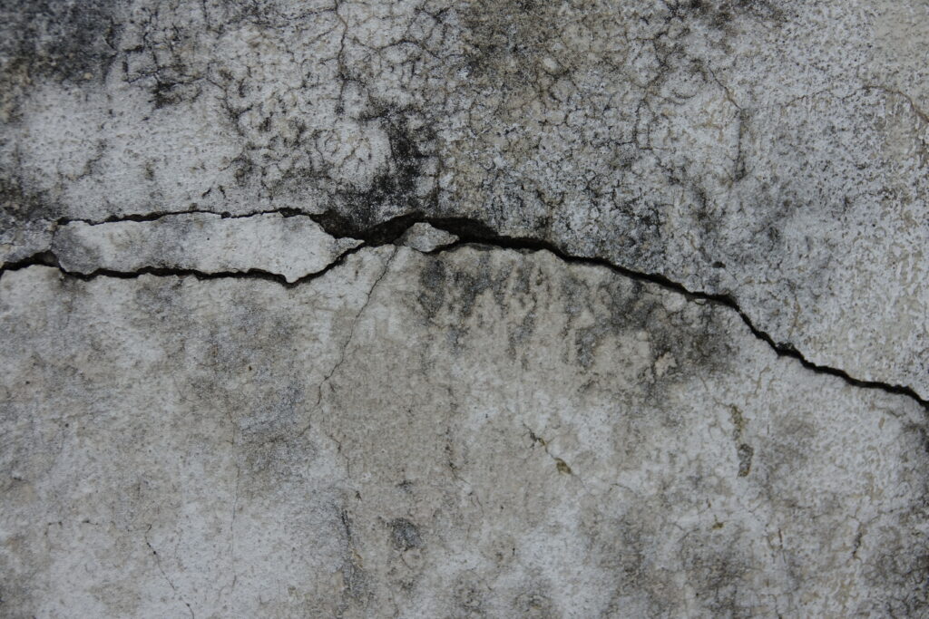 A very prominent crack in the concrete.